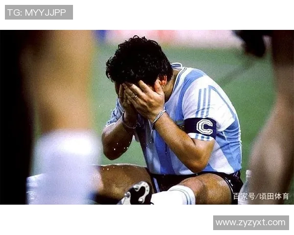 大牌足球明星在比赛失利后泪洒赛场展现脆弱一面引发球迷心疼